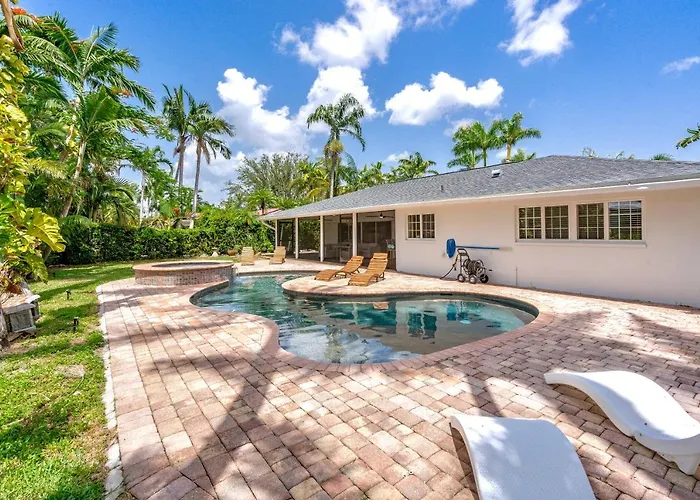 Serene Pool & Spa Home Near Beaches & Downtown