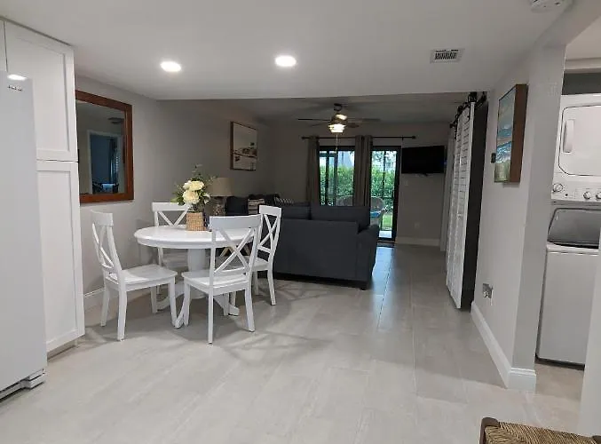 New Condo! Just 15 Min To Ft Myers And Sanibel Beach! Great Location!!
