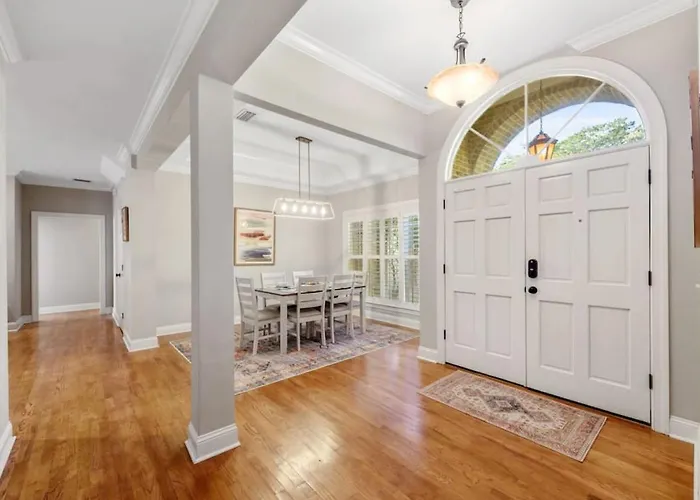 Serene Smart Home, Big Backyard, Family And Friends