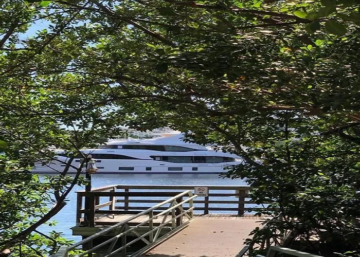 Pet-Friendly Aventura Pool, Beach, Golf, Gym