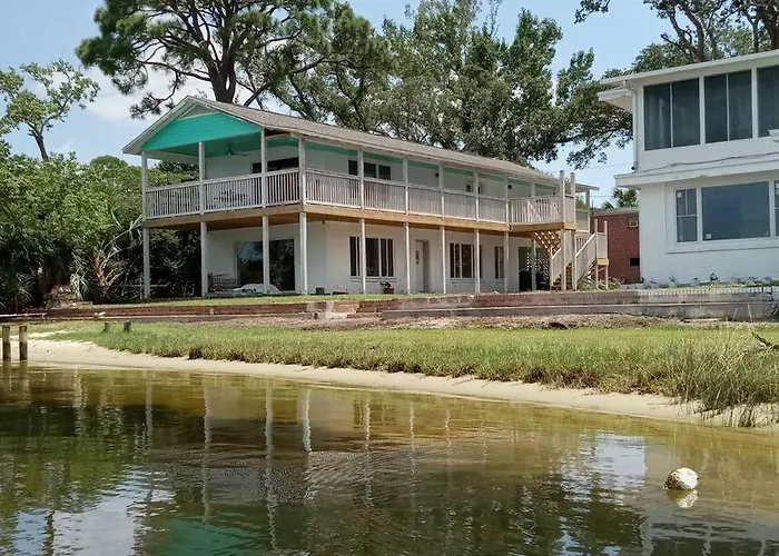 Studio With Private Beach On Bayou Grande