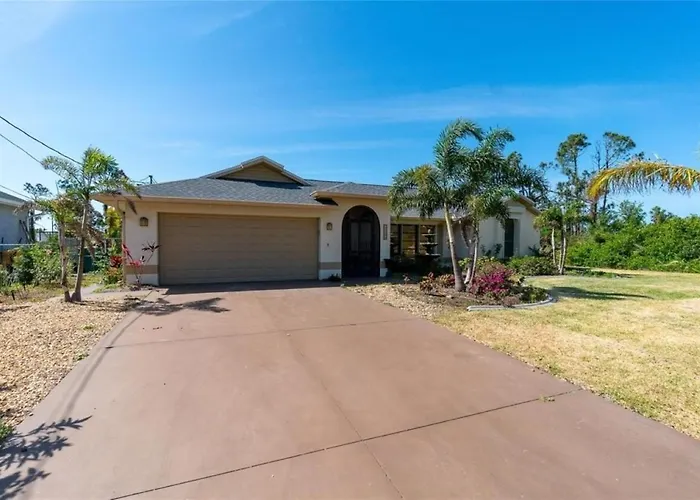 Seabreeze 3-Bedroom Pool Villa Close To The Beach!!!