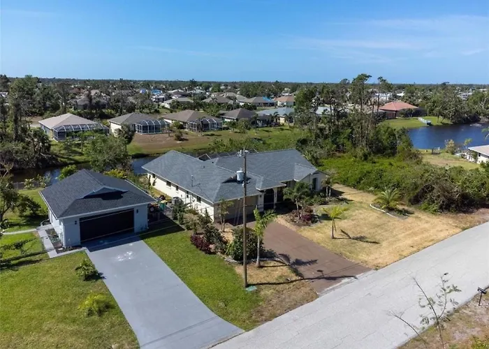 Seabreeze 3-Bedroom Pool Villa Close To The Beach!!!