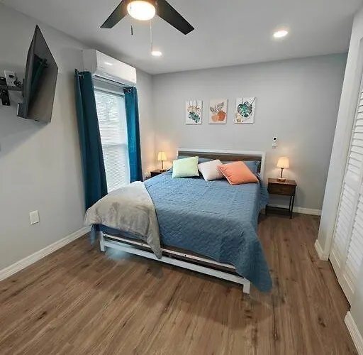 Gorgeous suite central location