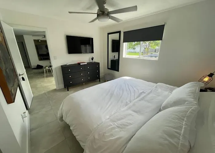 Modern Pool Home On The Lake Near Hardrock Fll Airport