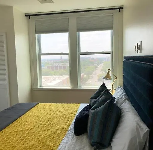 5-Star Luxury Apartment - Atop The Seagle Building