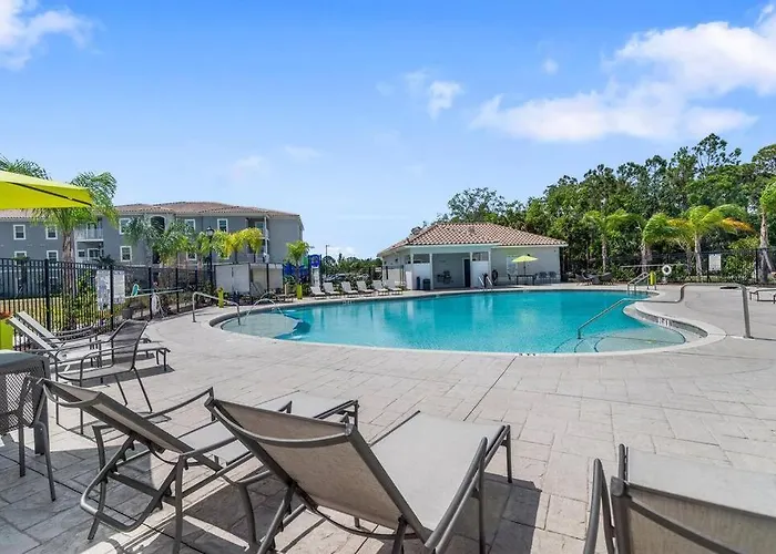 Sophisticated 3Bd/2Ba Retreat: Pool, Gym, Laundry