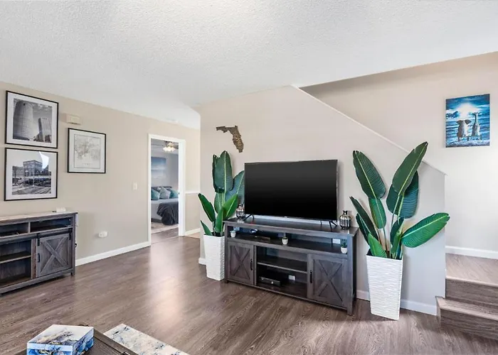 Brandon Central Location 4Br Lake Oasis
