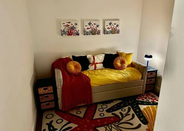 Luxury King Suite, 3Br 2Ba, Beach Vibe, Top-Tier Amenities, Prime Location
