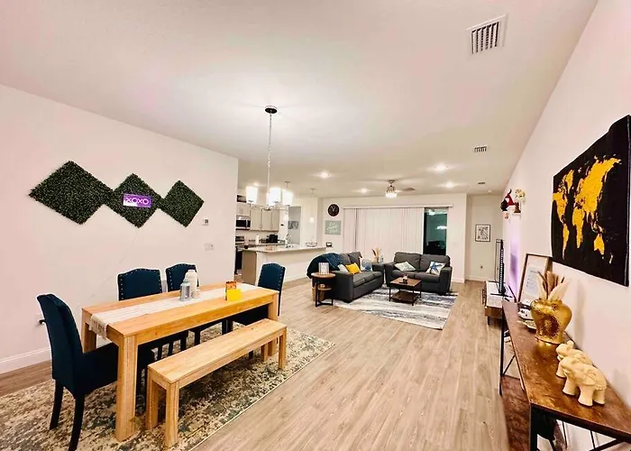 Luxury King Suite, 3Br 2Ba, Beach Vibe, Top-Tier Amenities, Prime Location