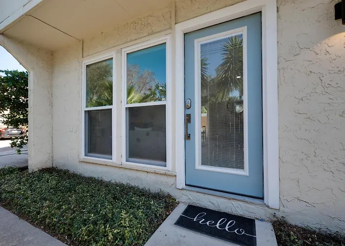 Be A Nomad 2 Bedroom Close To The Beach