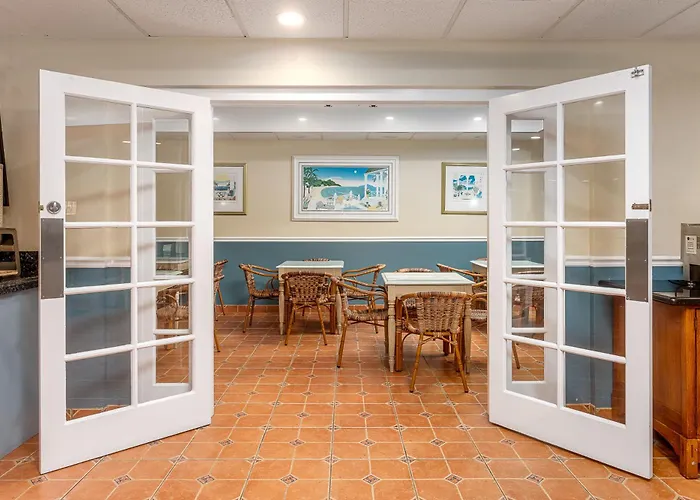Hutchinson Island Hotel