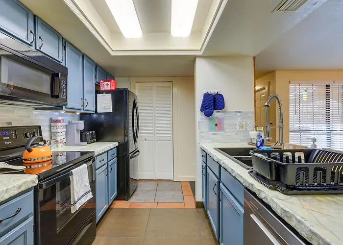 3 Mi To Uf: Townhome W/ Patio In Gainesville!