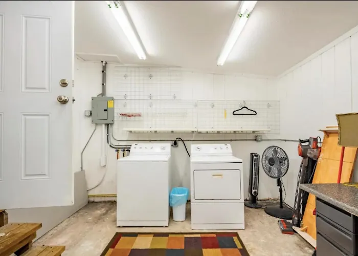 3-Bed Bungalow Walk To Historic Downtown Sanford