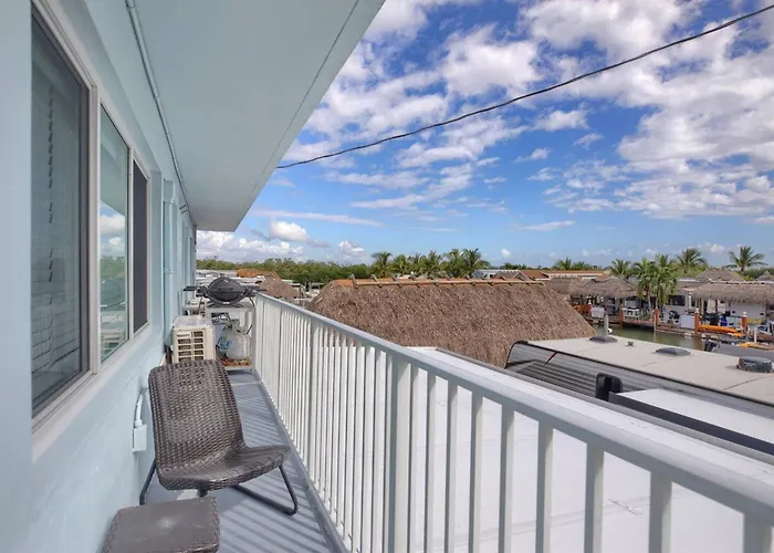 Waterfront Studio 1, Kayaks, Pool, Bay View, Wifi