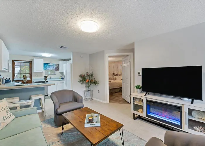 Beach Cottage With Heated Pool Just Off Siesta Key