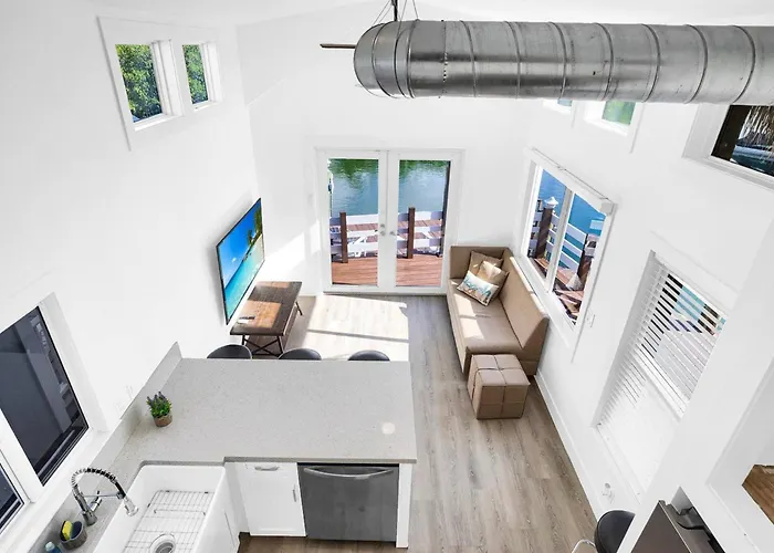 Tiny Home On Waterfront, Bay Views, Deck, Pool