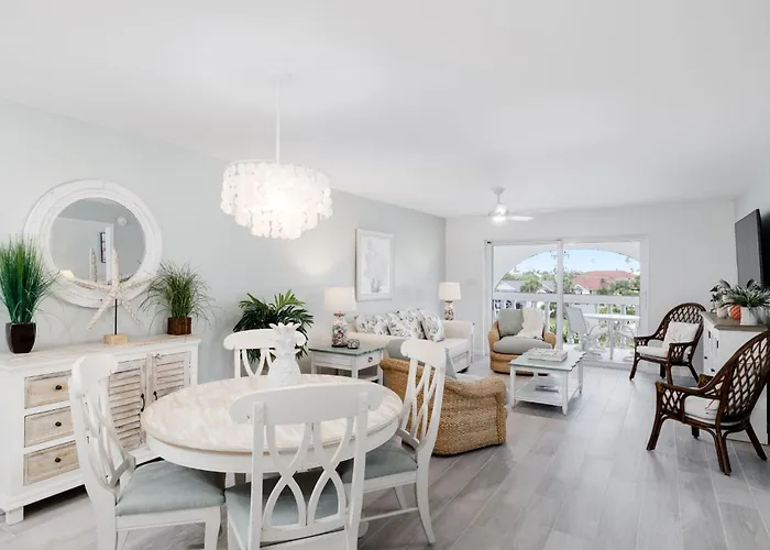 Breakers West C2 - Gorgeous Top Floor Beach Condo