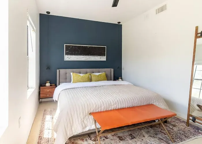 1Br/1Bath Downtown - Newly Renovated Premier Apt.