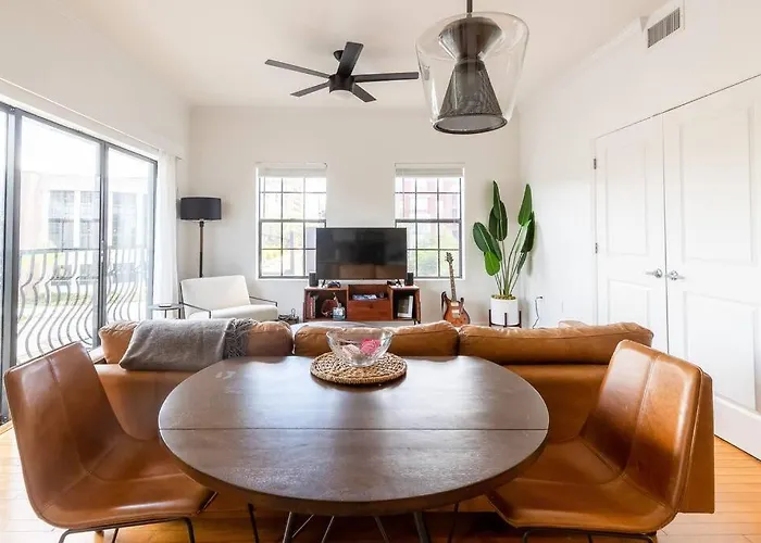 1Br/1Bath Downtown - Newly Renovated Premier Apt.