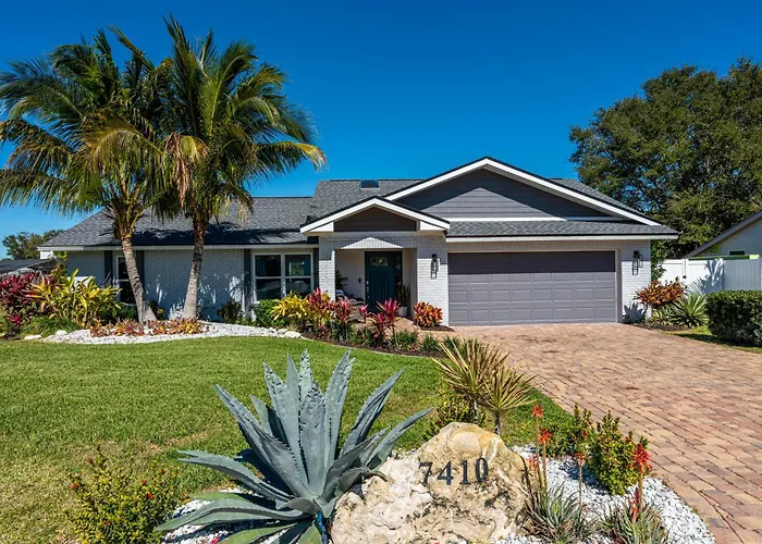 Twin Palms Oasis! Modern, With Heated Pool And Game Room!