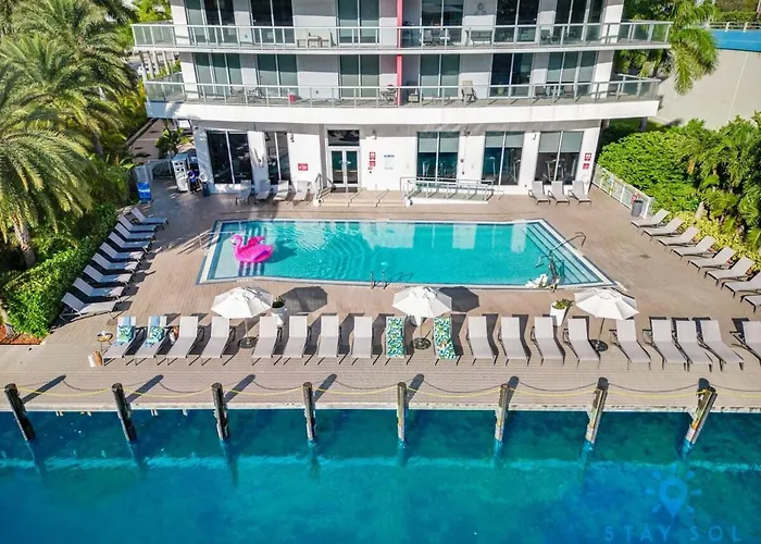 Infinite Views, Amazing Pool, Gym, Near Beach