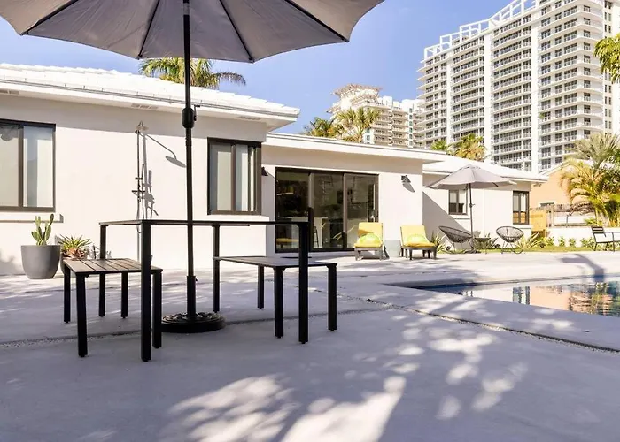 Modern Beach Home, Family Friendly, Heated Pool