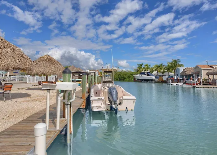 Waterfront Studio 2, Couples Oasis, Kayaks, Pool