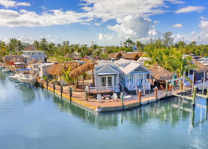 Tiny Home On Waterfront, Bay Views, Deck, Pool
