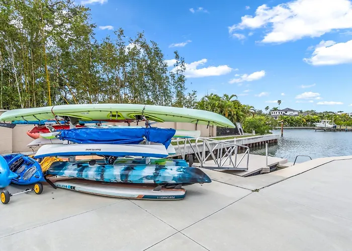 Waterside Retreat: Modern 2Br, Mins To Beach & Apt