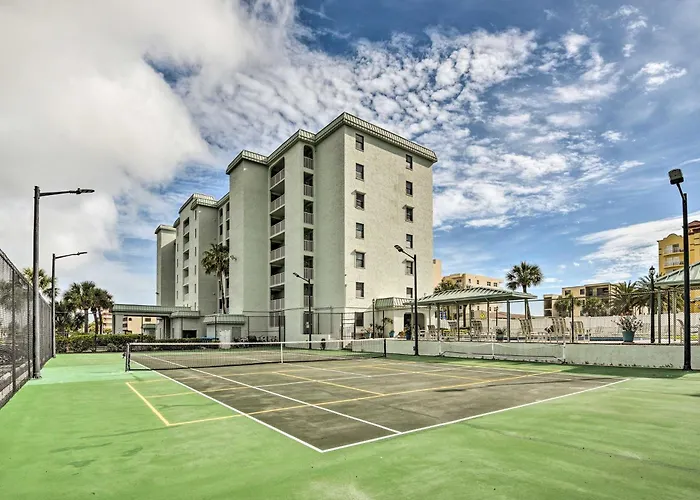 Walk To Beach! Daytona Condo W/ Community Pool