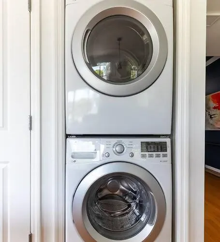 1Br/1Bath Downtown - Newly Renovated Premier Apt.