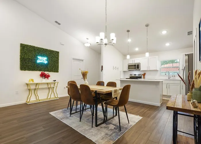 Coastal Vibes & Family Fun-Spacious 3Br, Kidz Zone, Desirable Neighborhood