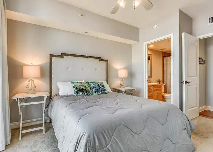 Florida Resort Condo: Walk To Pensacola Beach!