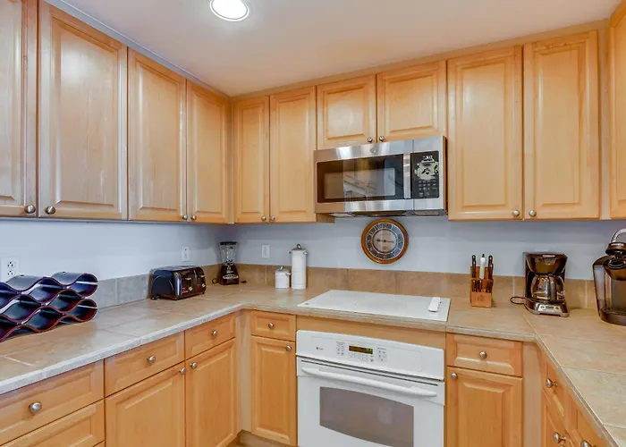 Florida Resort Condo: Walk To Pensacola Beach!