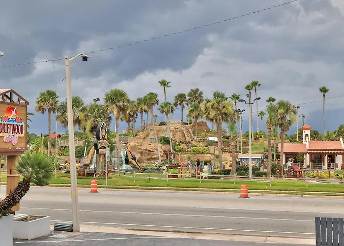 Driftwood Beach Motel