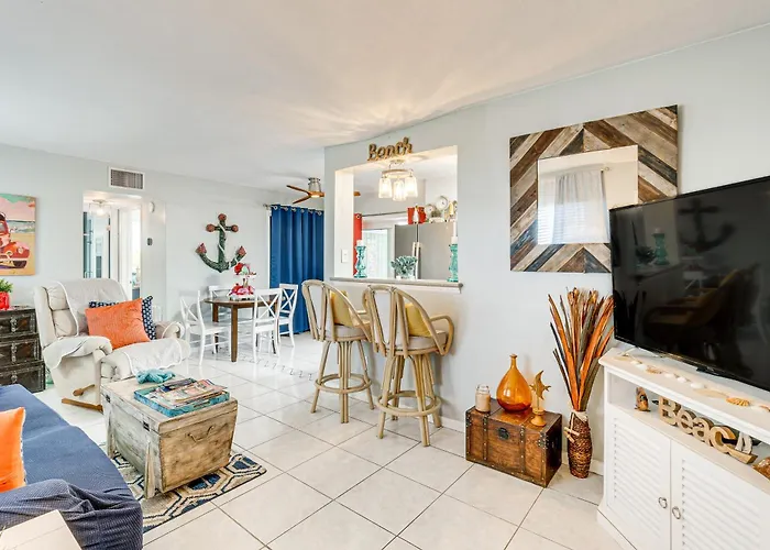 Port Charlotte Paradise W/ Private Outdoor Oasis!