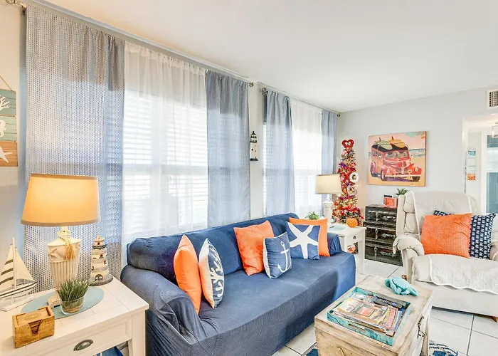 Port Charlotte Paradise W/ Private Outdoor Oasis!