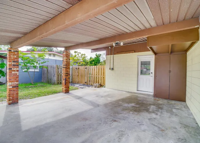 Poolside Paradise! Central Merritt Island Home