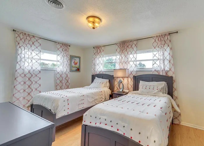Poolside Paradise! Central Merritt Island Home