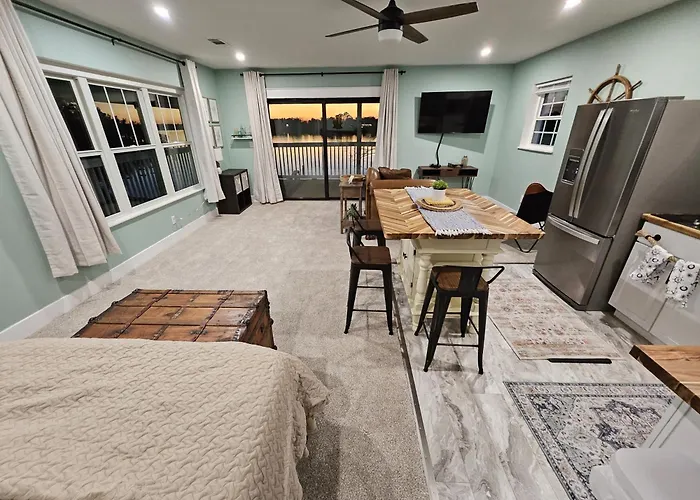Pensacola Waterfront Retreat