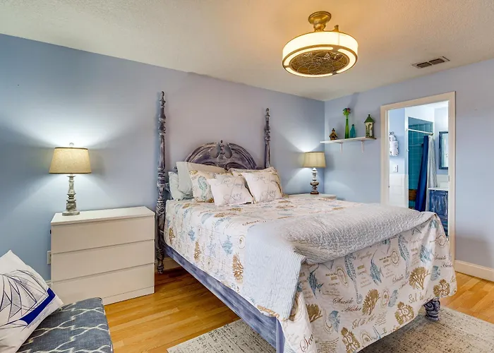 Lovely Merritt Island Home W/ Kayak + Fire Pit!