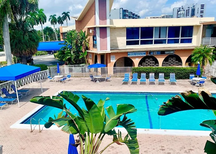 Walk To The Beach, Studio, With Pool And Free Parking
