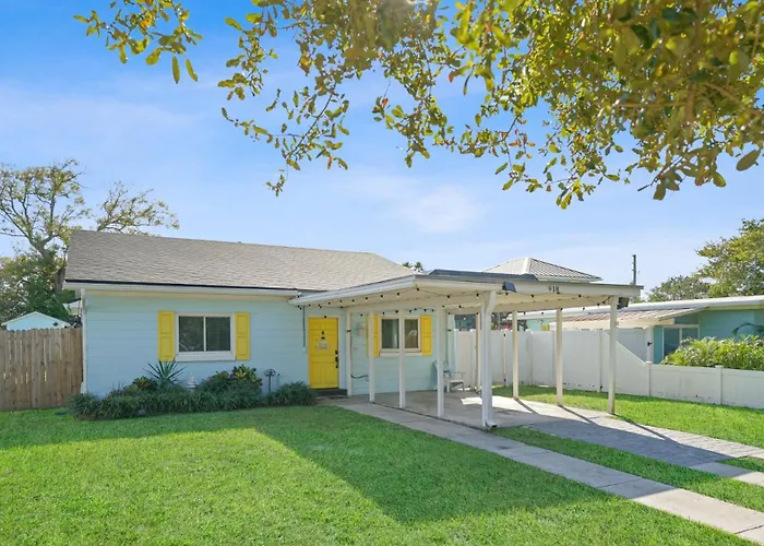 Jacksonville Beach Home - Walk To Beach, Bars & Restaurants - Pet Friendly