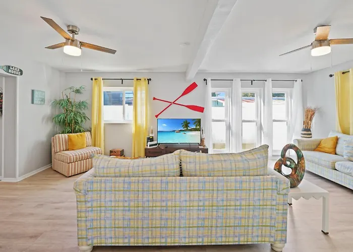 Jacksonville Beach Home - Walk To Beach, Bars & Restaurants - Pet Friendly