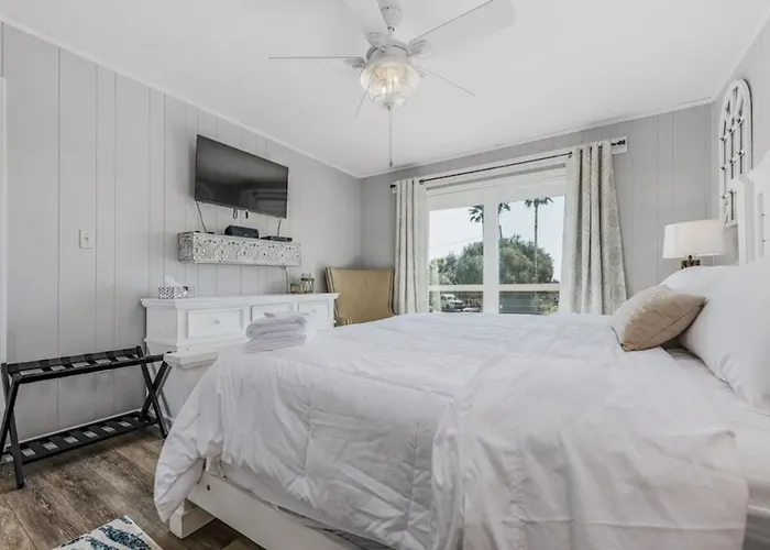 St. George Island Beach House W/ Balcony & Gulf Views