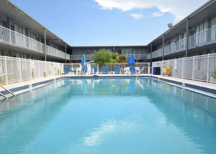 Days Inn By Wyndham Stuart