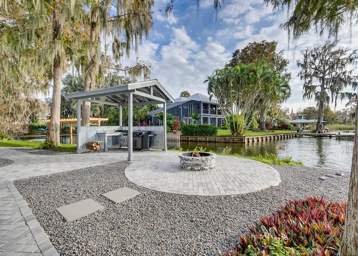 Hot Tub & Fire Pit: Lakefront Home On Lake Eloise