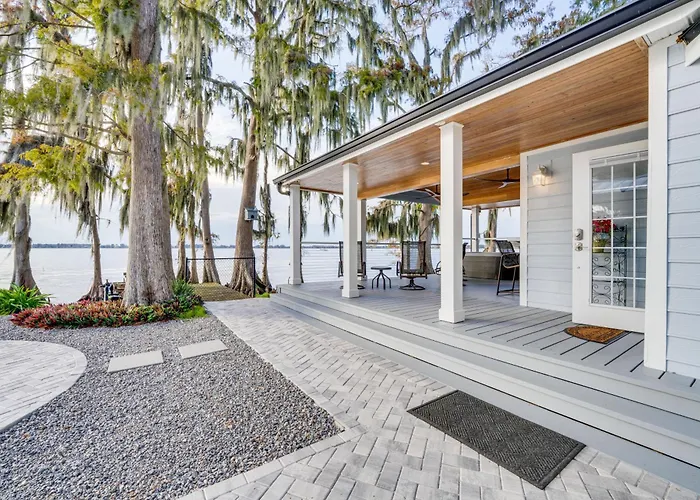 Hot Tub & Fire Pit: Lakefront Home On Lake Eloise