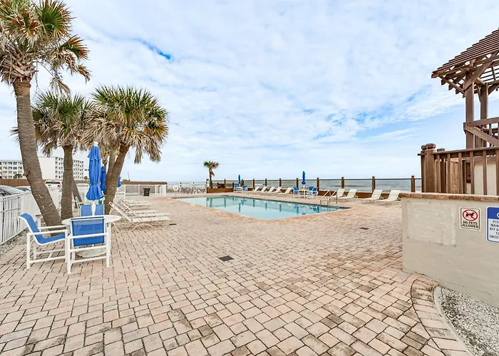 Beachfront Studio W/ Community Indoor Pool!